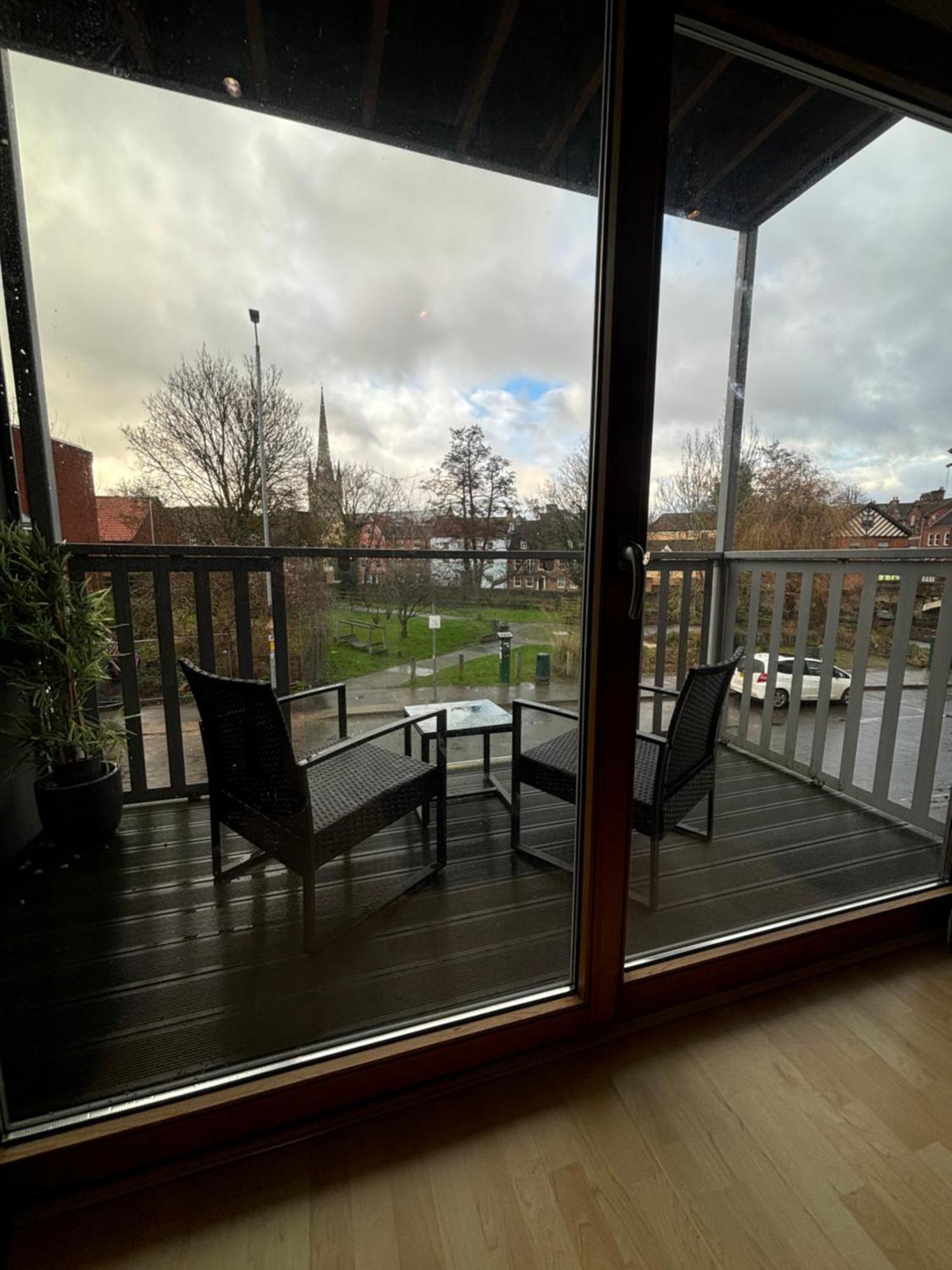 Apartment 5 With Balcony And River View *