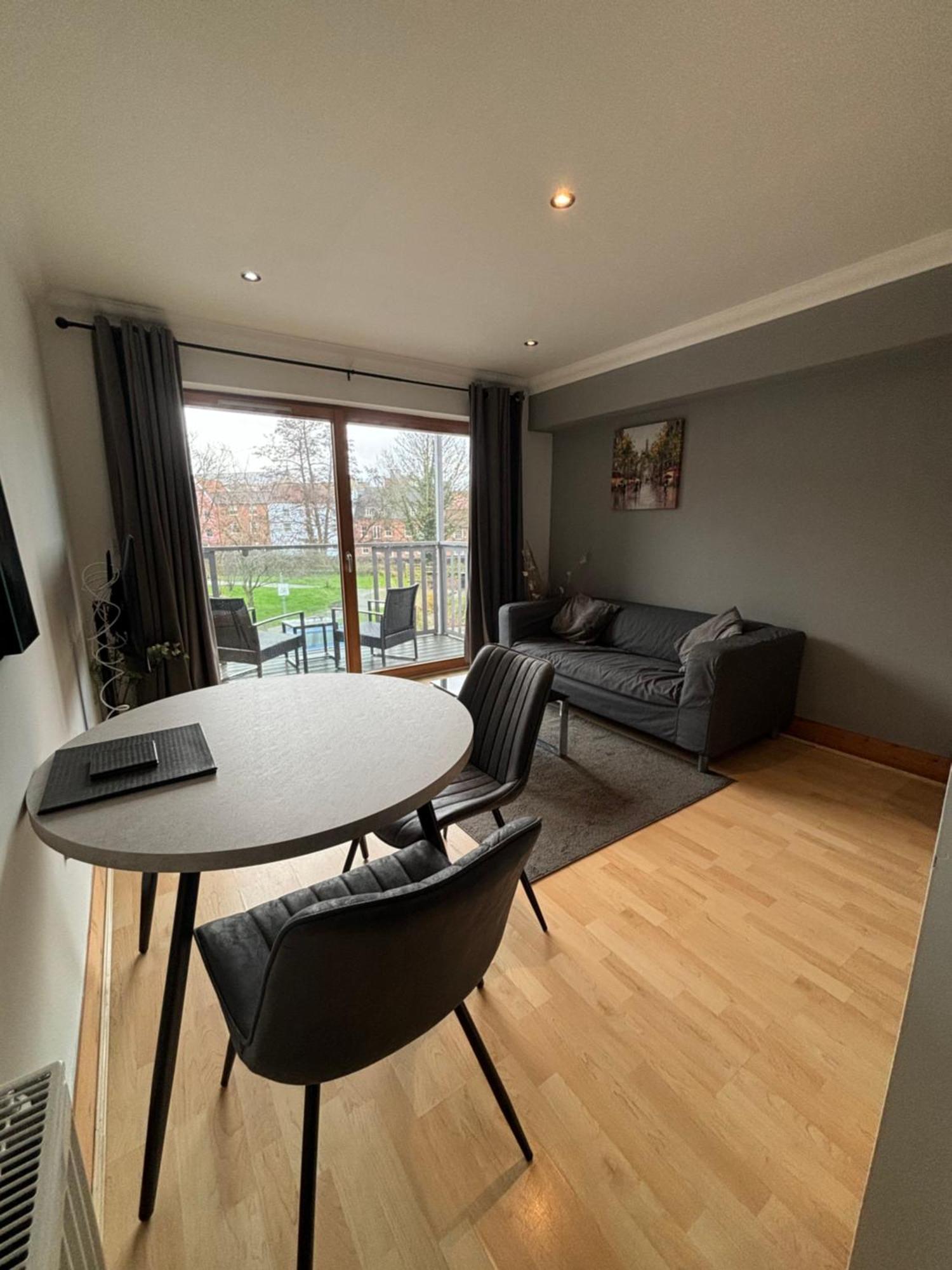 5 With Balcony And River View